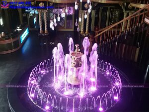 Đài phun nước trong nhà quán 7