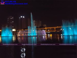 Đài phun nước phao nổi công viên Mai Dịch