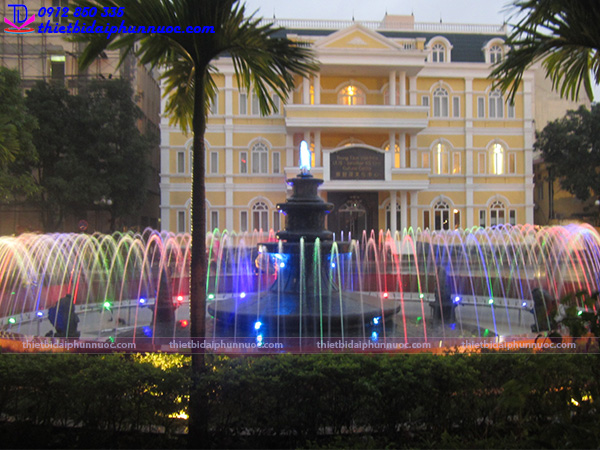 Đài phun nước bể tròn trường Đại học Quốc Gia Hà Nội 1