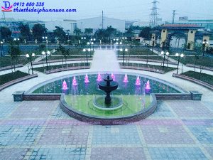 Đài phun nước hình bán nguyệt Đại học Thành Đô 3