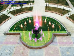 Đài phun nước hình bán nguyệt Đại học Thành Đô 4