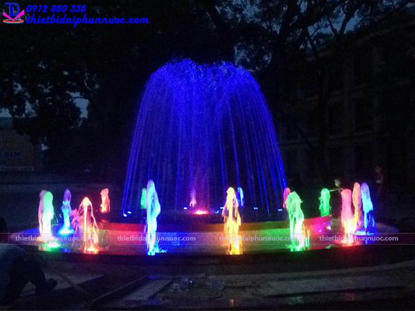 Đài phun nước hình tròn trường THPT Phan Đăng Lưu 1