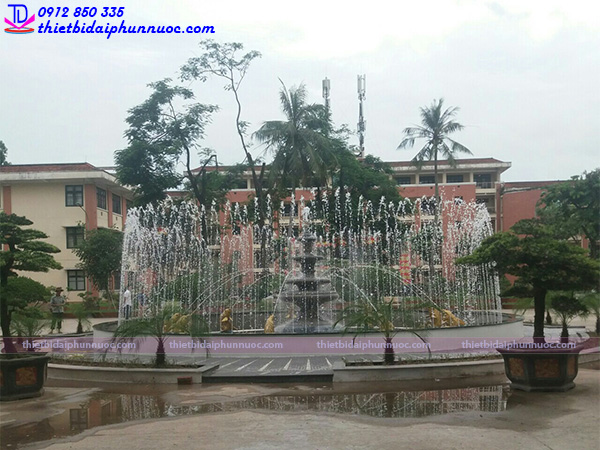 Đài phun nước bể tròn trường Đại học