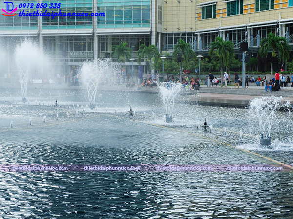 Vòi phun nước quay tròn 6