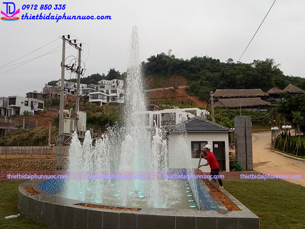 Đài phun nước hình bán nguyệt 3