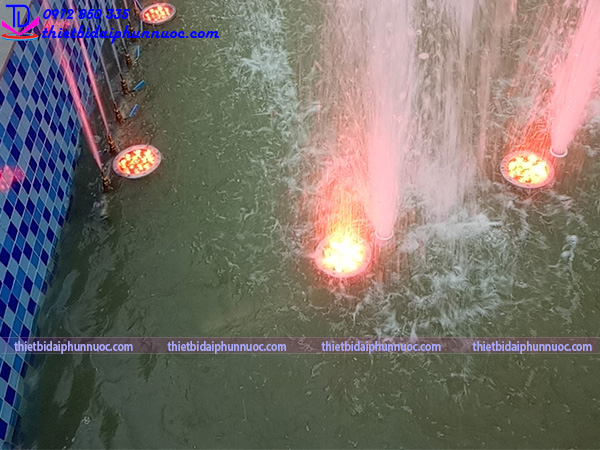 Đài phun nước hình bán nguyệt 4