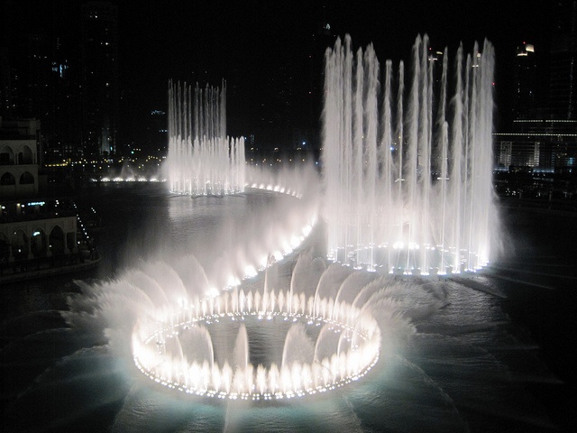 Nhạc nước trên sông hồ tạo điểm nhấn nghệ thuật cho không gian 