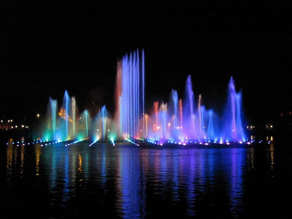 Màn trình diễn mãn nhãn kết hợp giữa ánh sáng và âm nhạc 