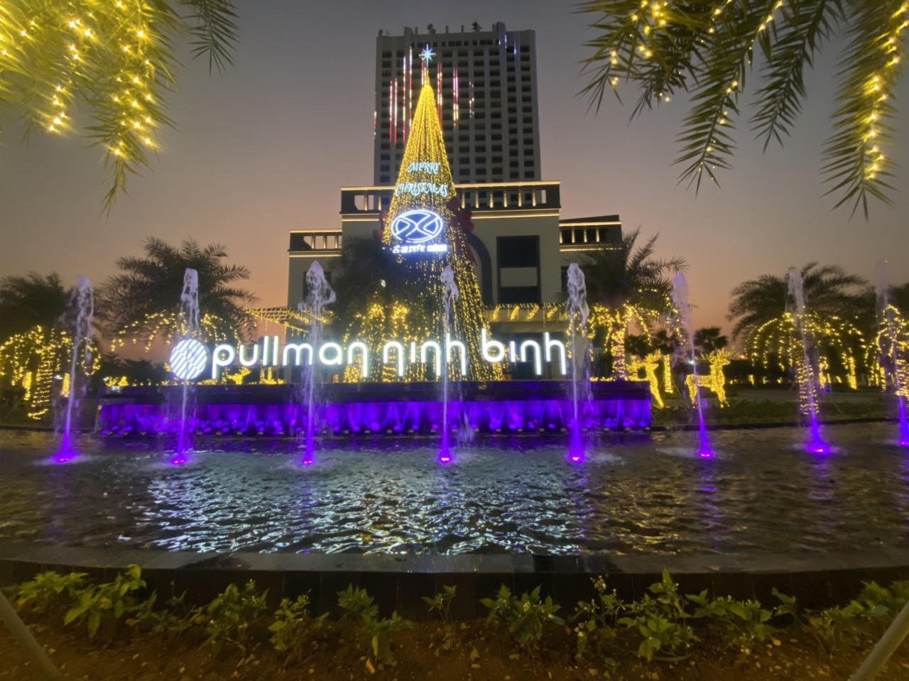 Sảnh khách sạn nổi bật với đài phun nước khách sạn sang trọng đẳng cấp